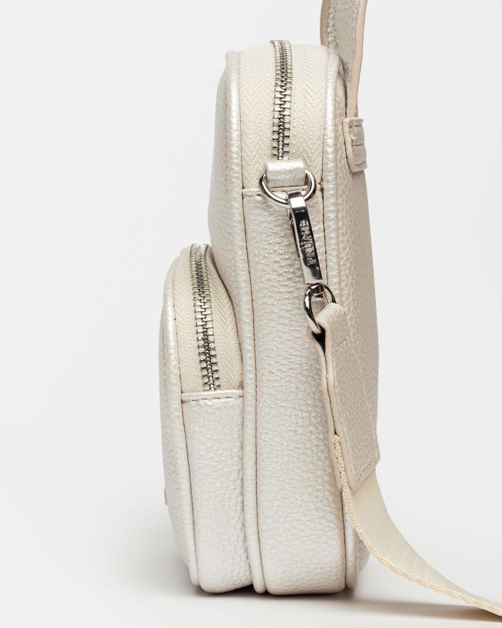 Porta celular Baby Donna en efecto cuero charol arrugado