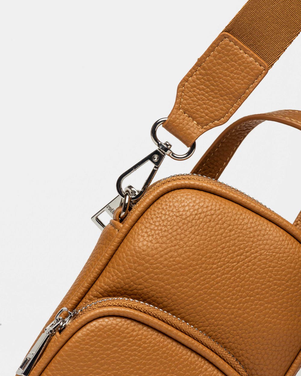 Porta celular Baby Donna en efecto cuero charol arrugado