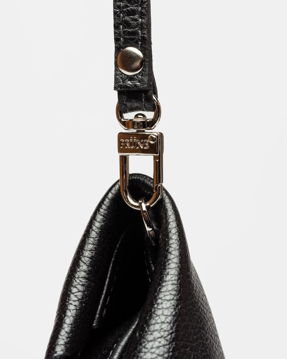 Sobre Eva en cuero metalizado