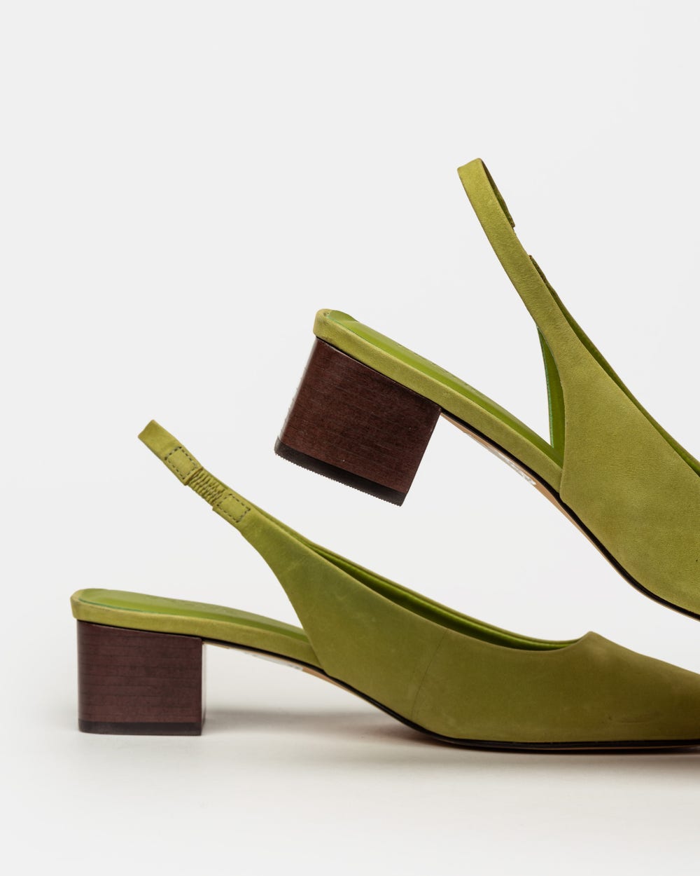 Stiletto Marga en cuero nobuk