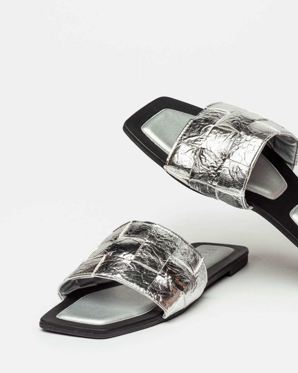 Flat Blair en efecto cuero metalizado