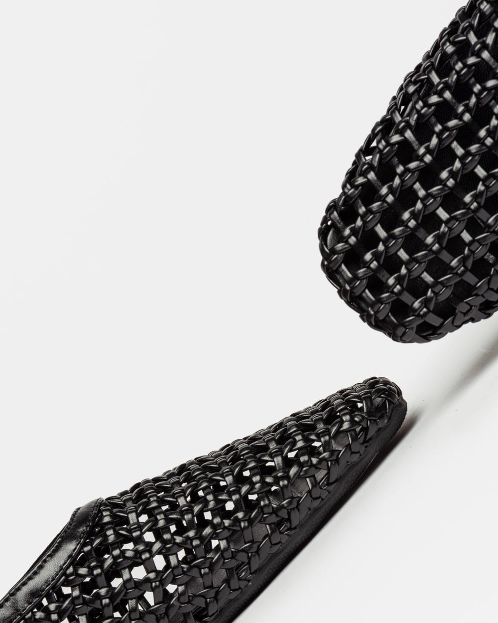 Mule Alina en efecto cuero metalizado