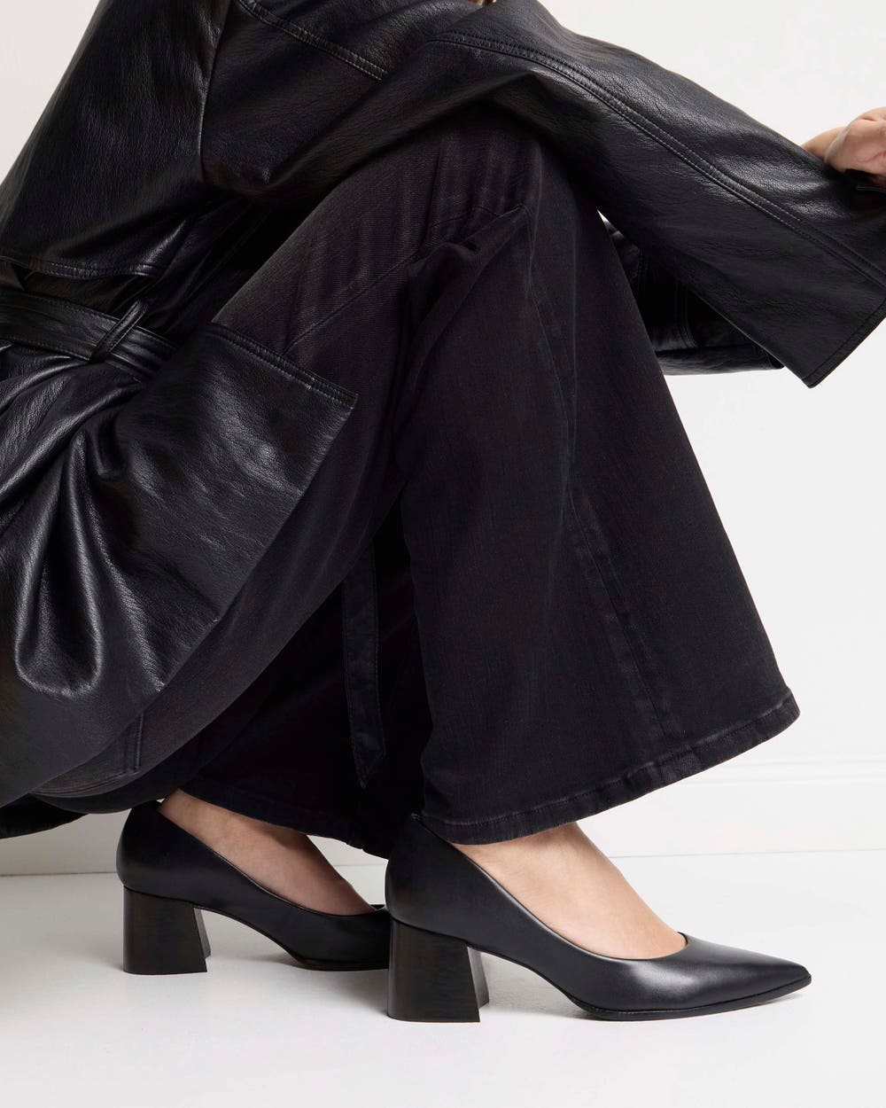 Stiletto Eva en cuero nobuk