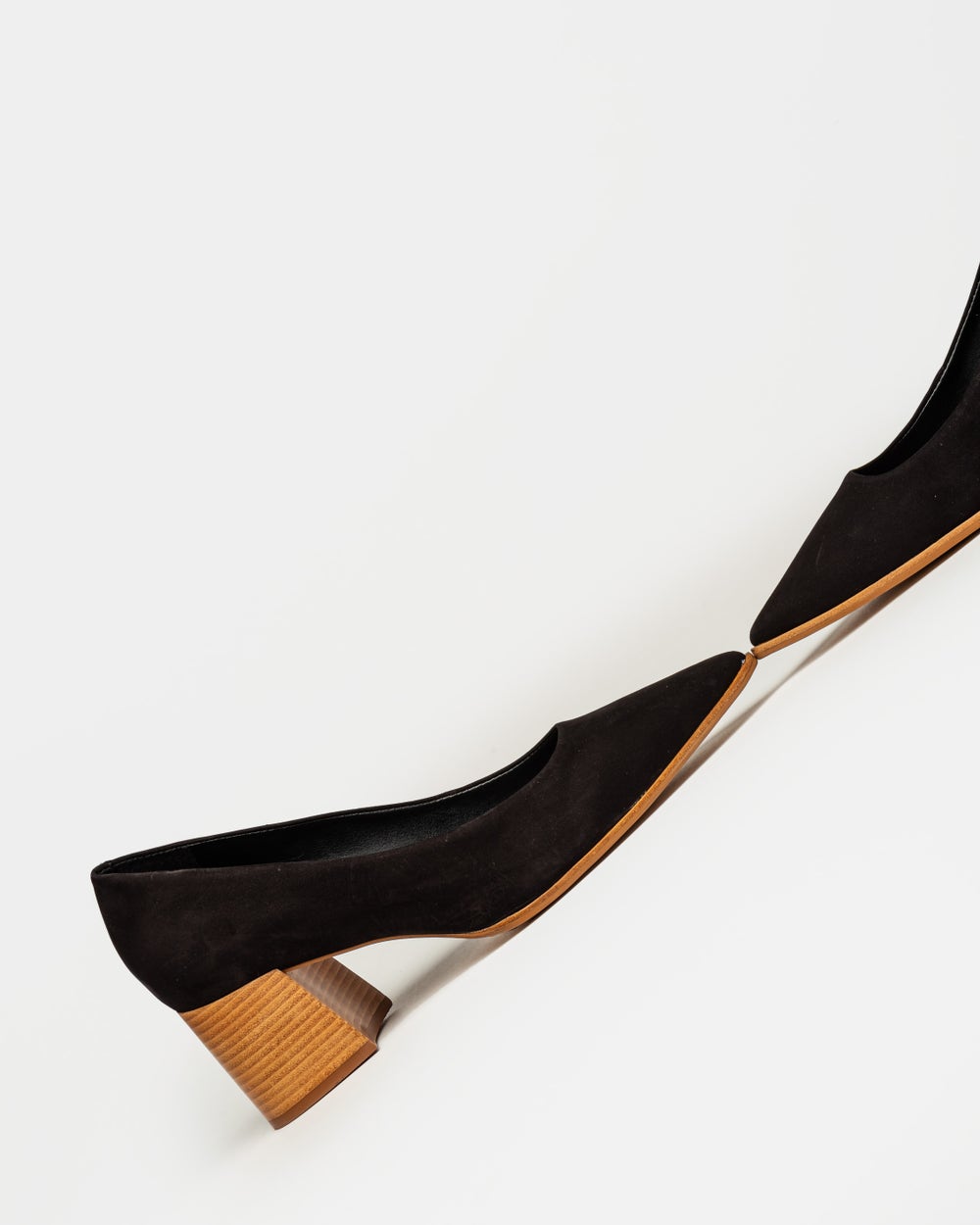 Stiletto Eva en cuero nobuk