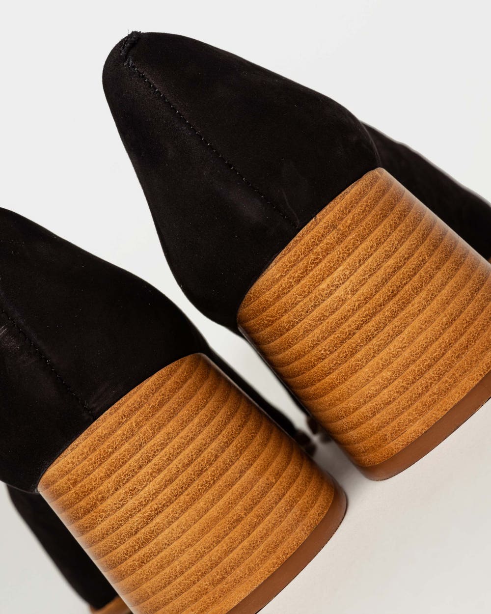 Stiletto Eva en cuero nobuk