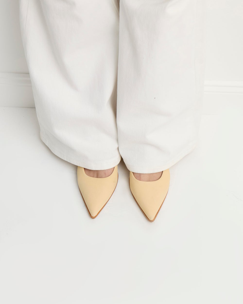 Stiletto Eva en cuero nobuk