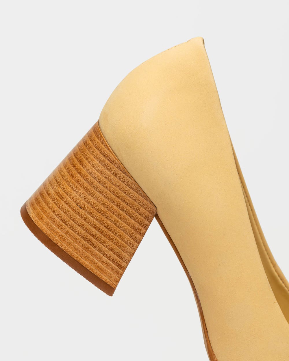 Stiletto Eva en cuero nobuk