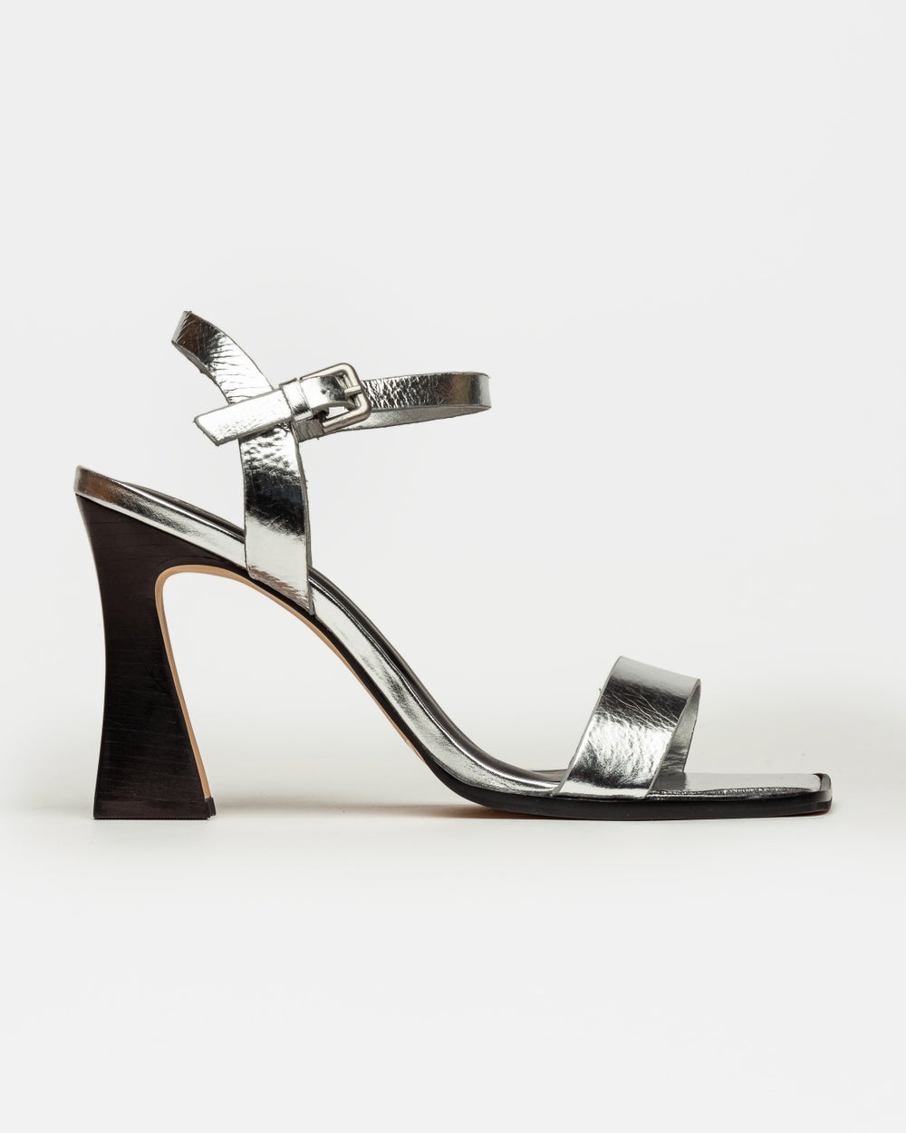 Sandalia alta Emily en cuero metalizado