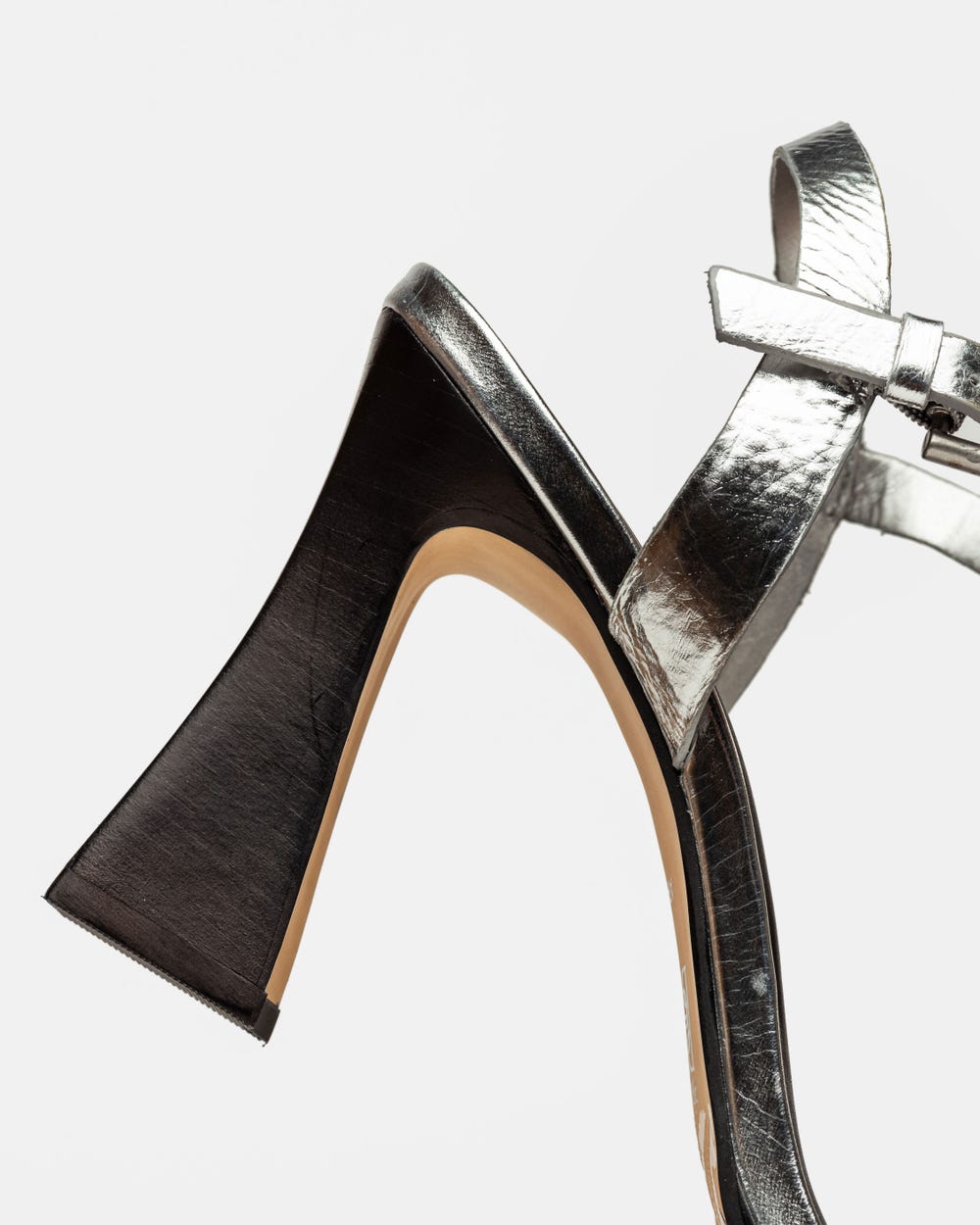 Sandalia alta Emily en cuero metalizado