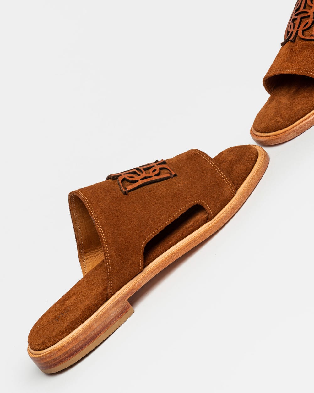 Flat Monogram en gamuza