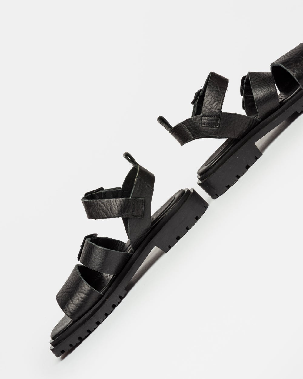 Sandalia media Alba en cuero graneado