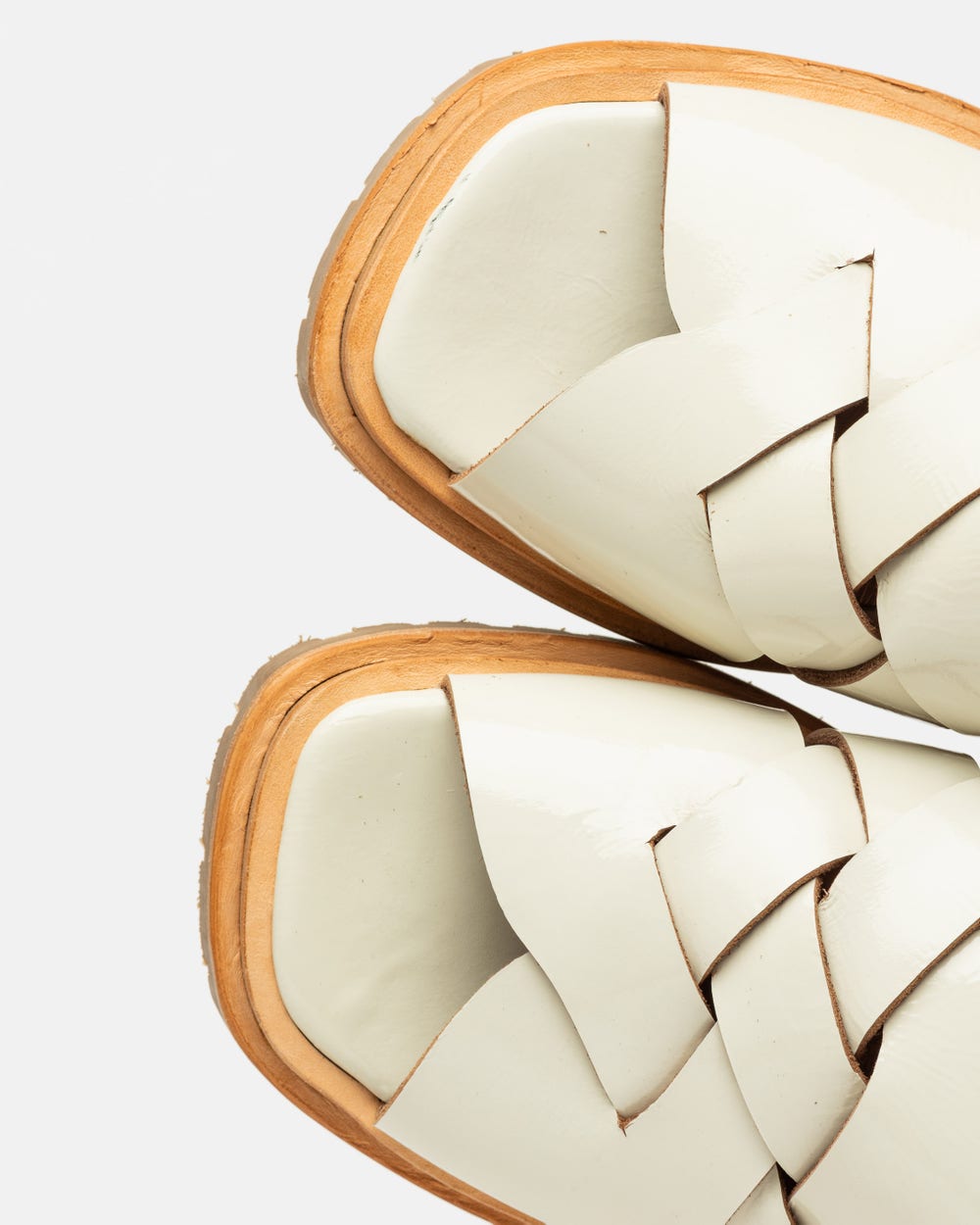 Sandalia media Cecile en cuero gloss