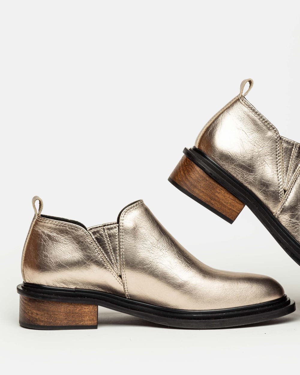 Bota caña baja Parker en cuero metalizado