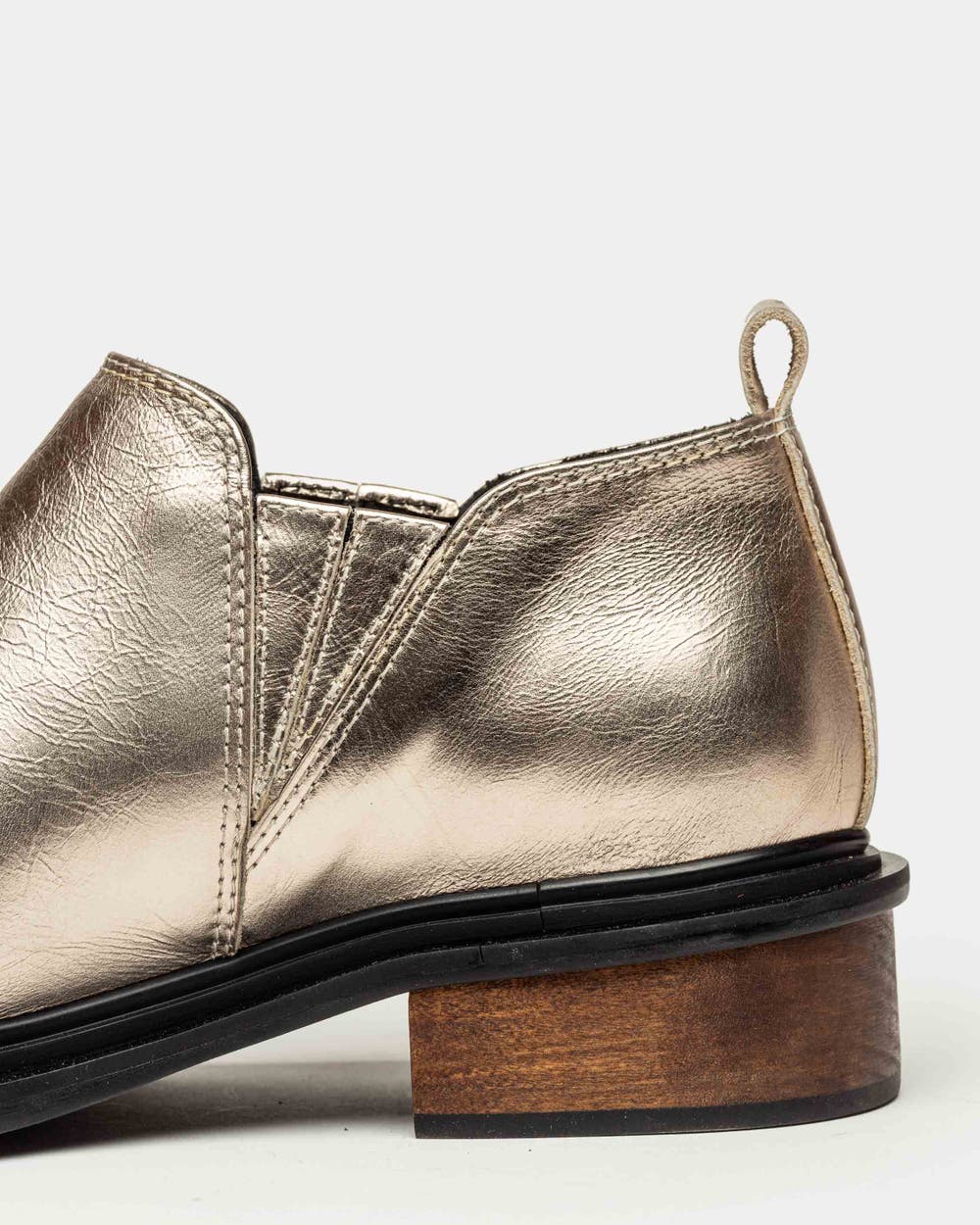 Bota caña baja Parker en cuero metalizado